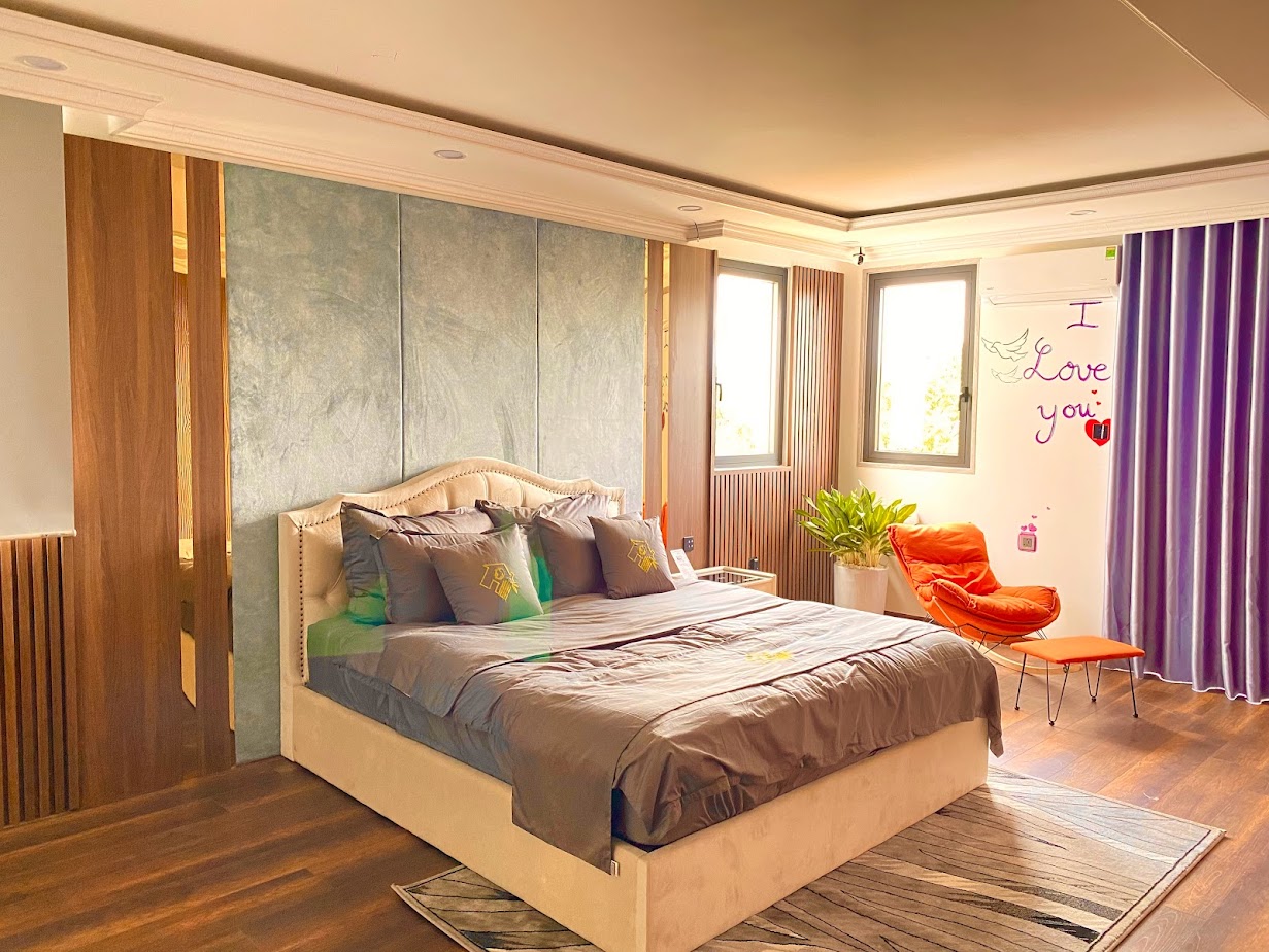 Phòng ngủ với ảnh sáng và màu sắc ấm áp