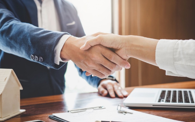 Chọn đúng nhà thầu bắt đầu từ việc so sánh báo giá minh bạch, cùng cấp độ, đủ hạng mục